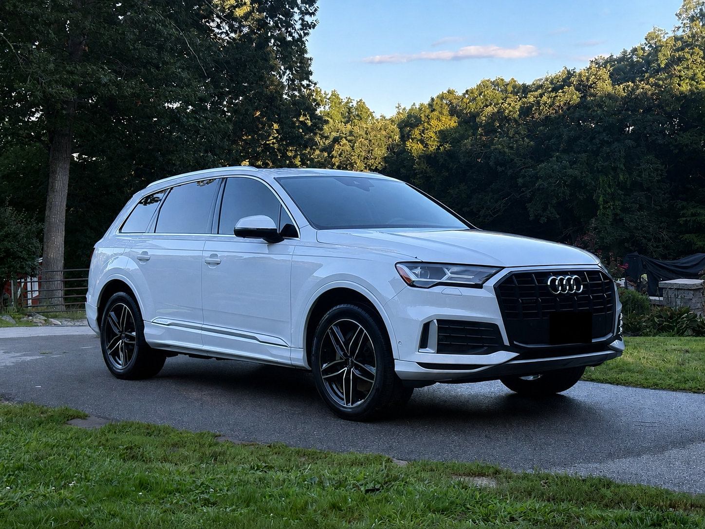 Freshly detailed white Audi Q7 by Lumen Detailing